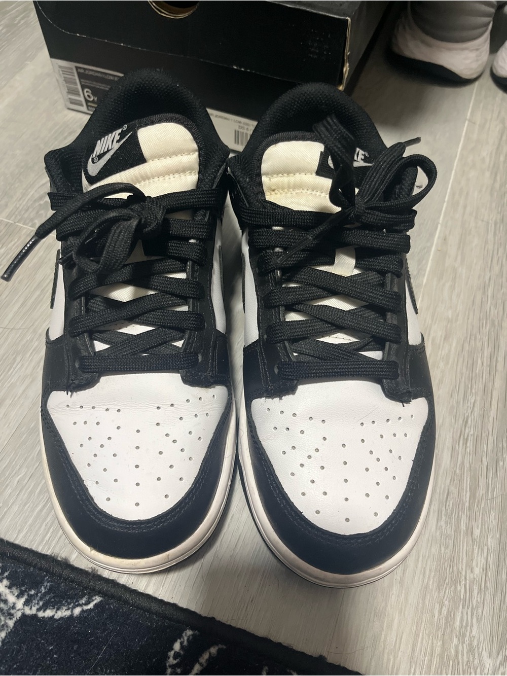 Nike Men’s Black and White Low-Top Sneakers — Classic Two-Tone Design
